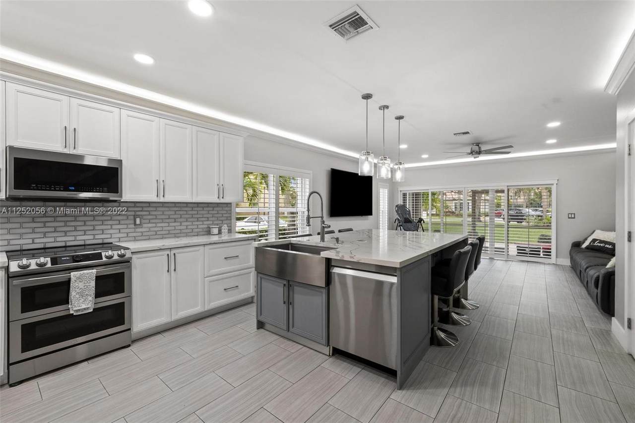 233 122nd Ave - Photo 1
