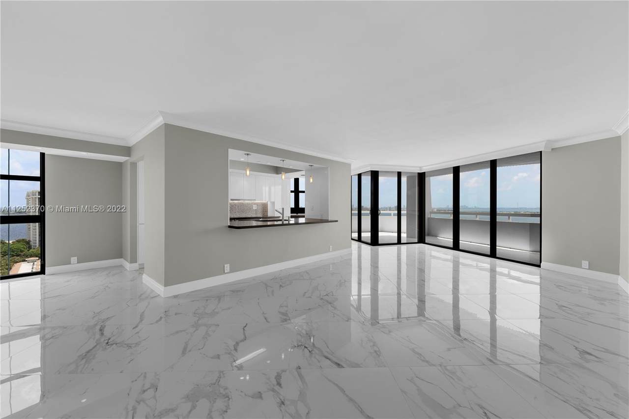 2000 Towerside Ter - Photo 1