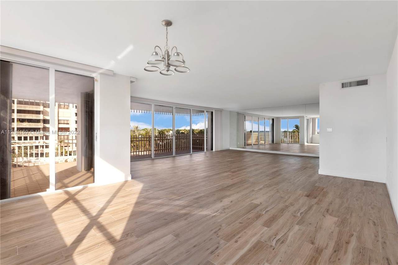 2 Grove Isle Dr - Photo 1