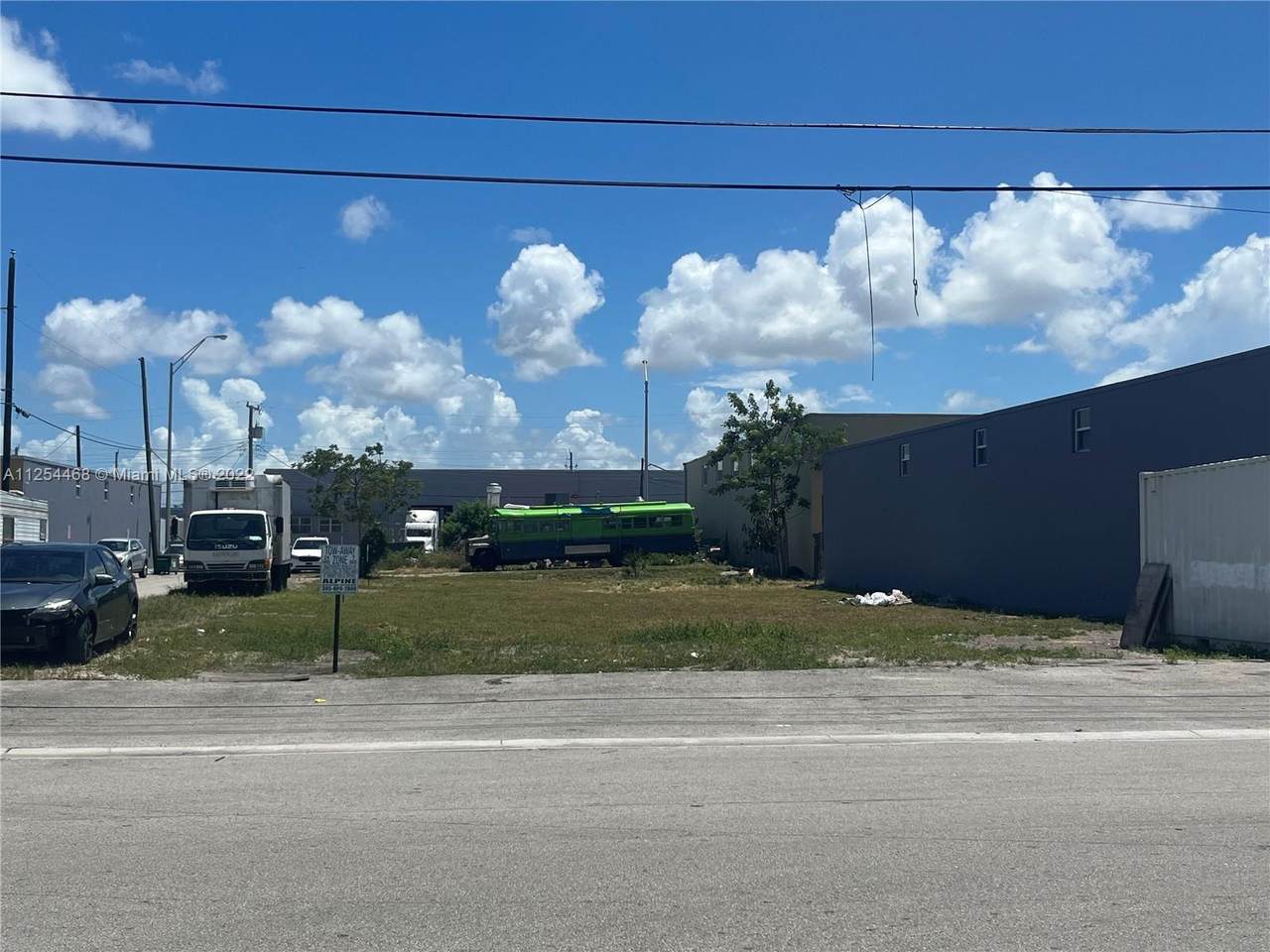 700 28 St - Photo 1