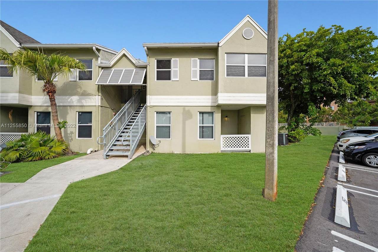 17325 67th Ct - Photo 1