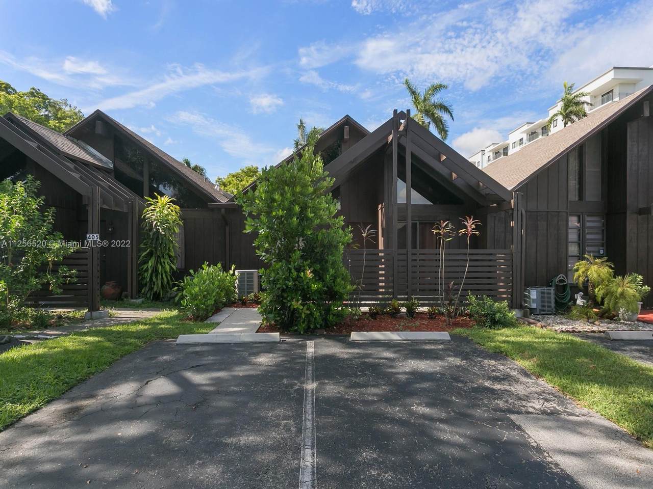 407 University Dr - Photo 1