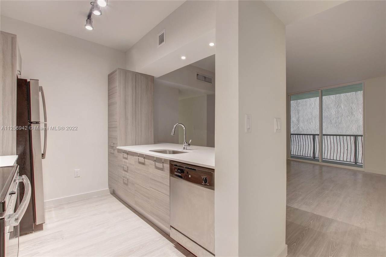1756 Bayshore Dr - Photo 1
