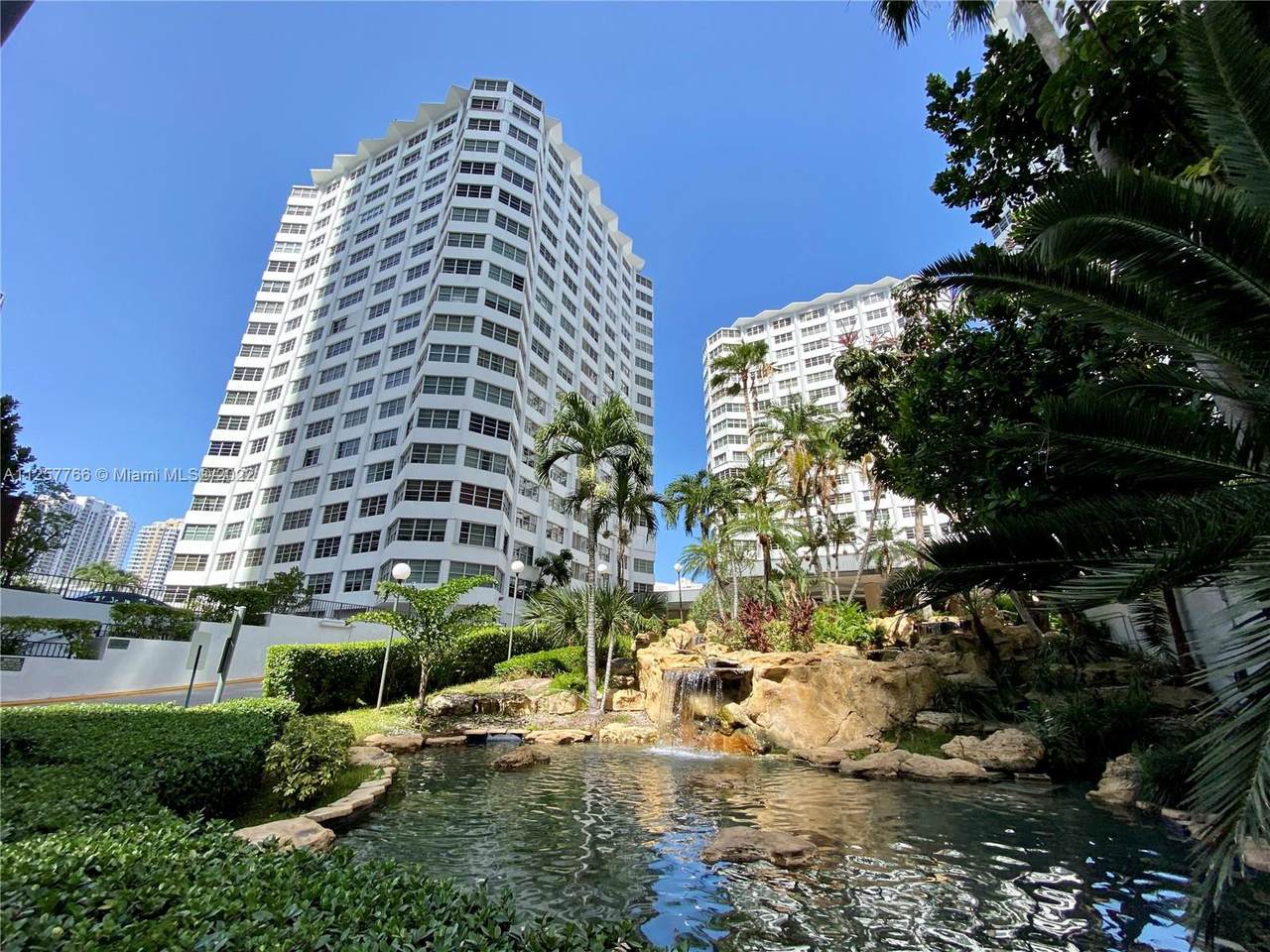 825 Brickell Bay Dr - Photo 1