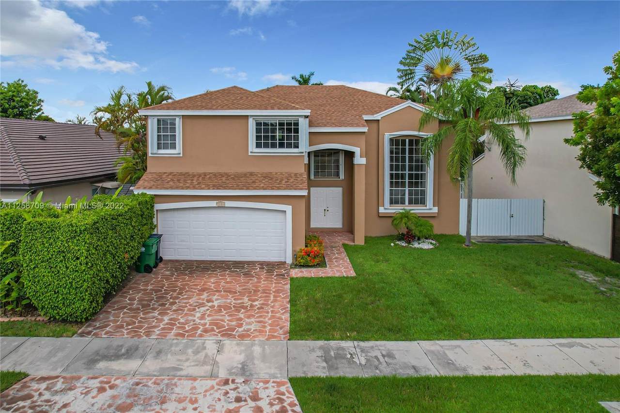 9884 154th Ct - Photo 1