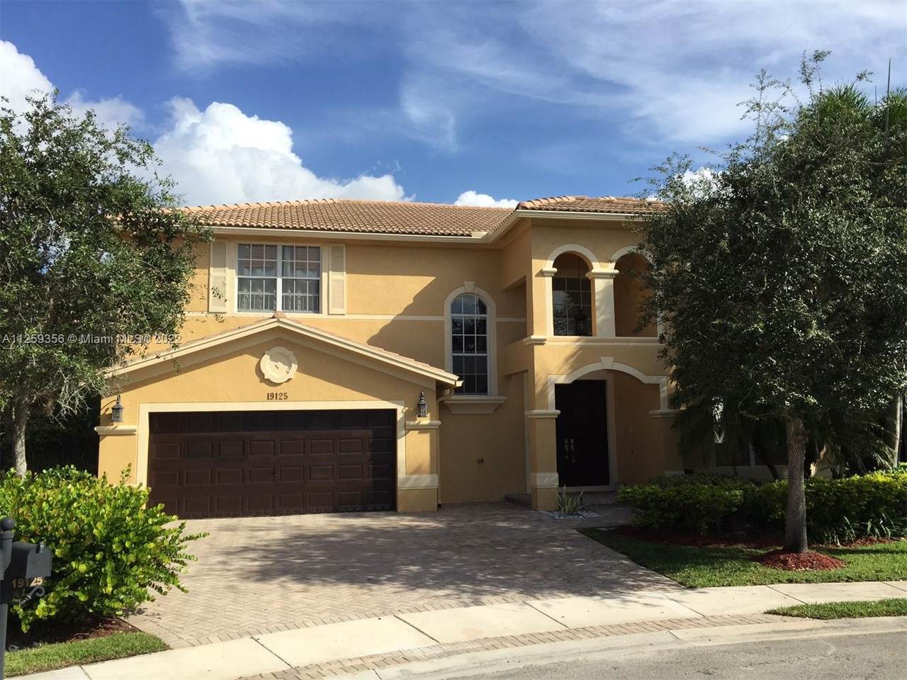 19125 Gardenia Ave - Photo 1