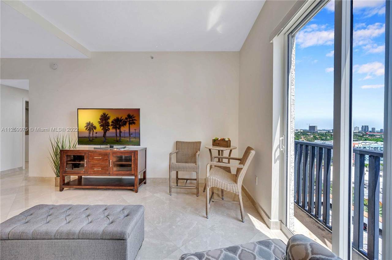 10 Aragon Ave - Photo 1