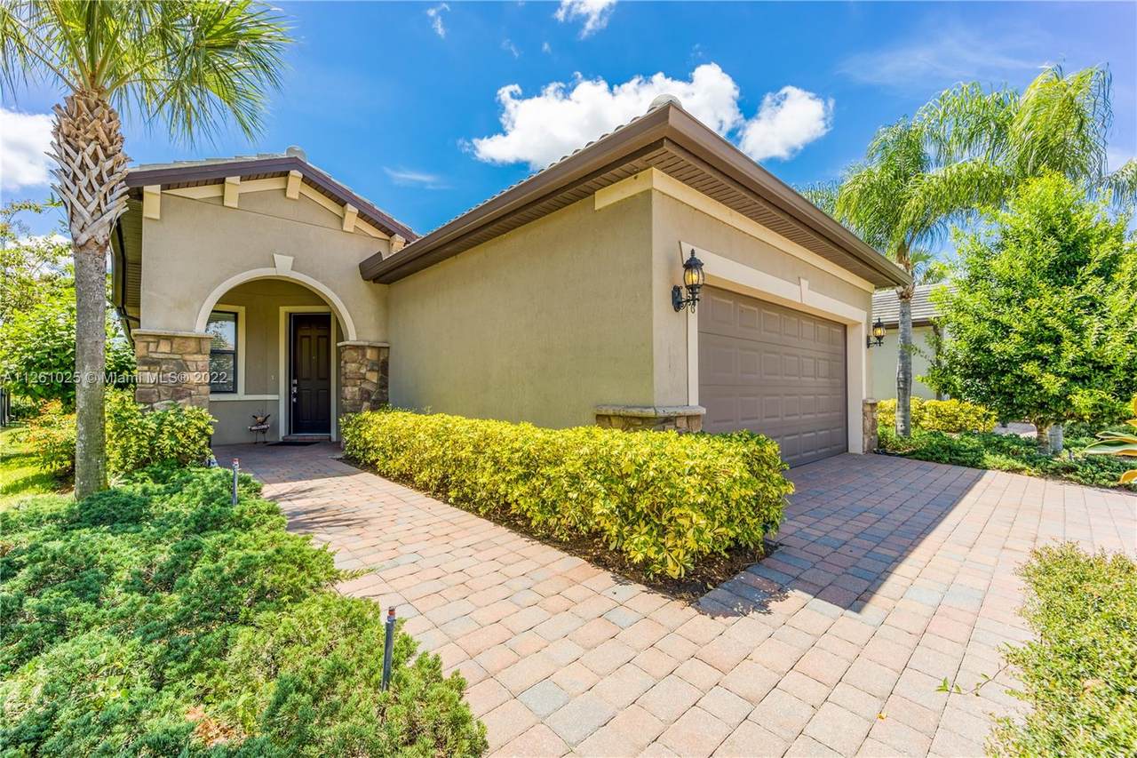 576 Monet Dr - Photo 1