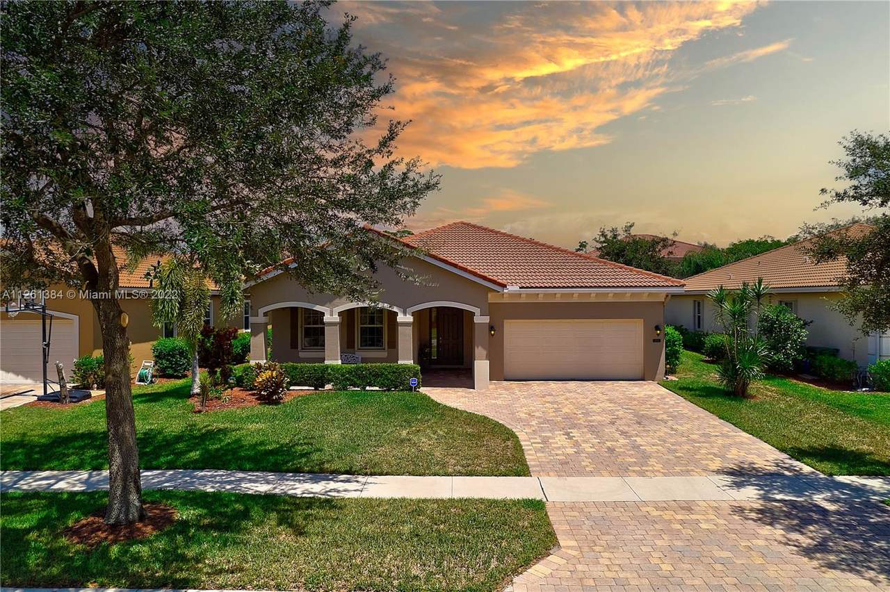 6755 Osage Cir - Photo 1