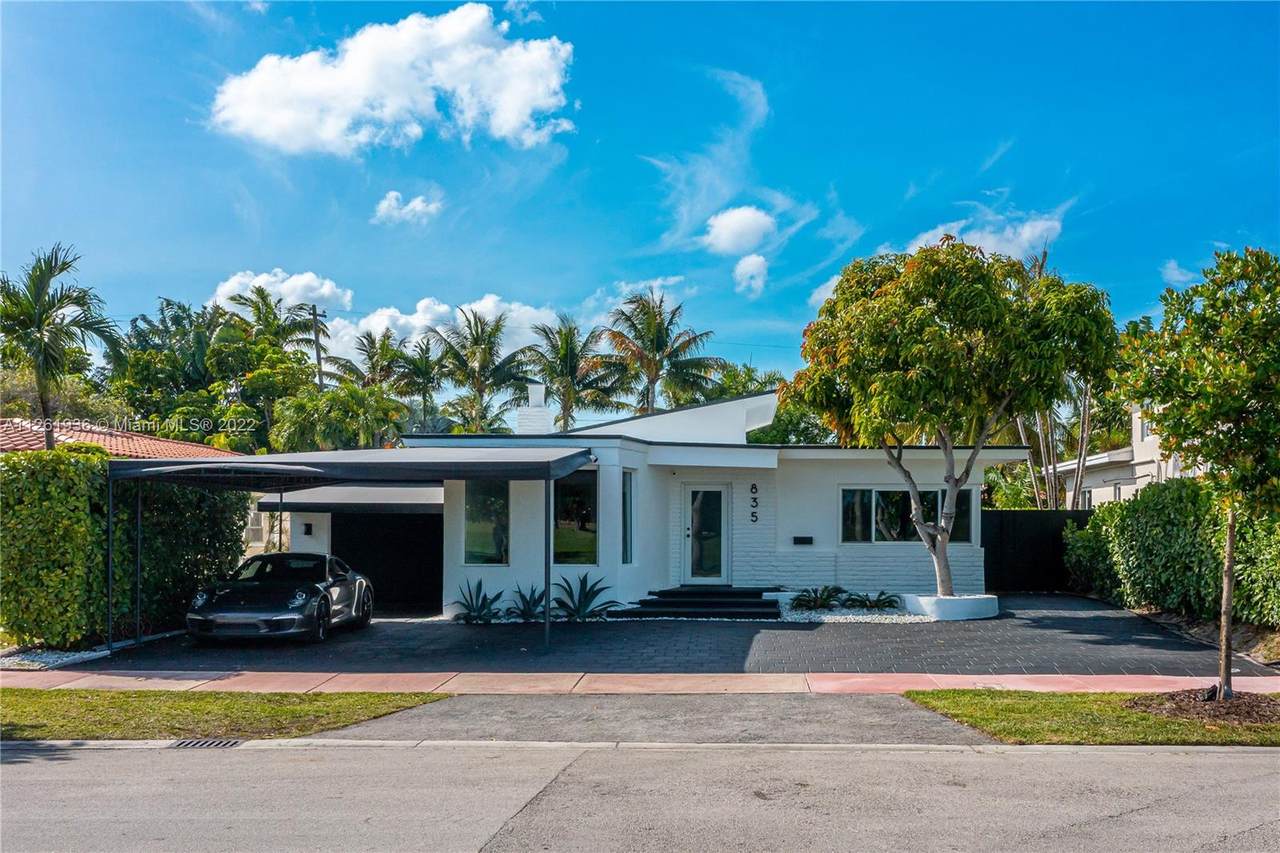 835 Fairway Dr - Photo 1