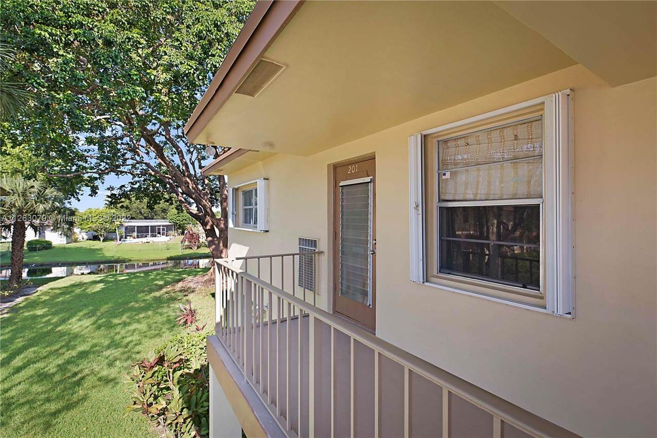 371 76th Ave - Photo 1