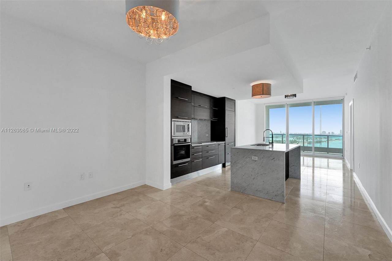 900 Biscayne Blvd - Photo 1