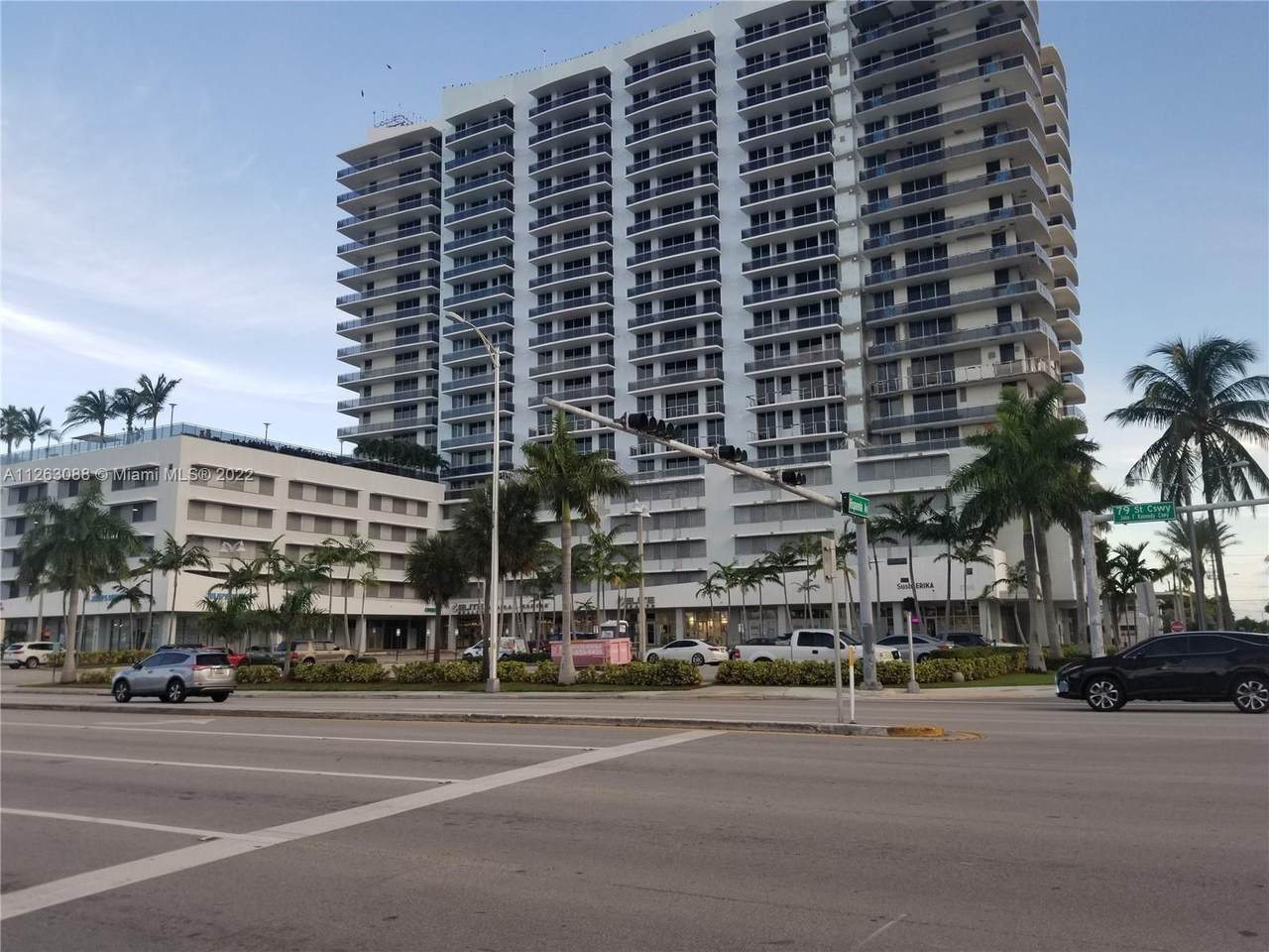 1700 Kennedy Cswy - Photo 1