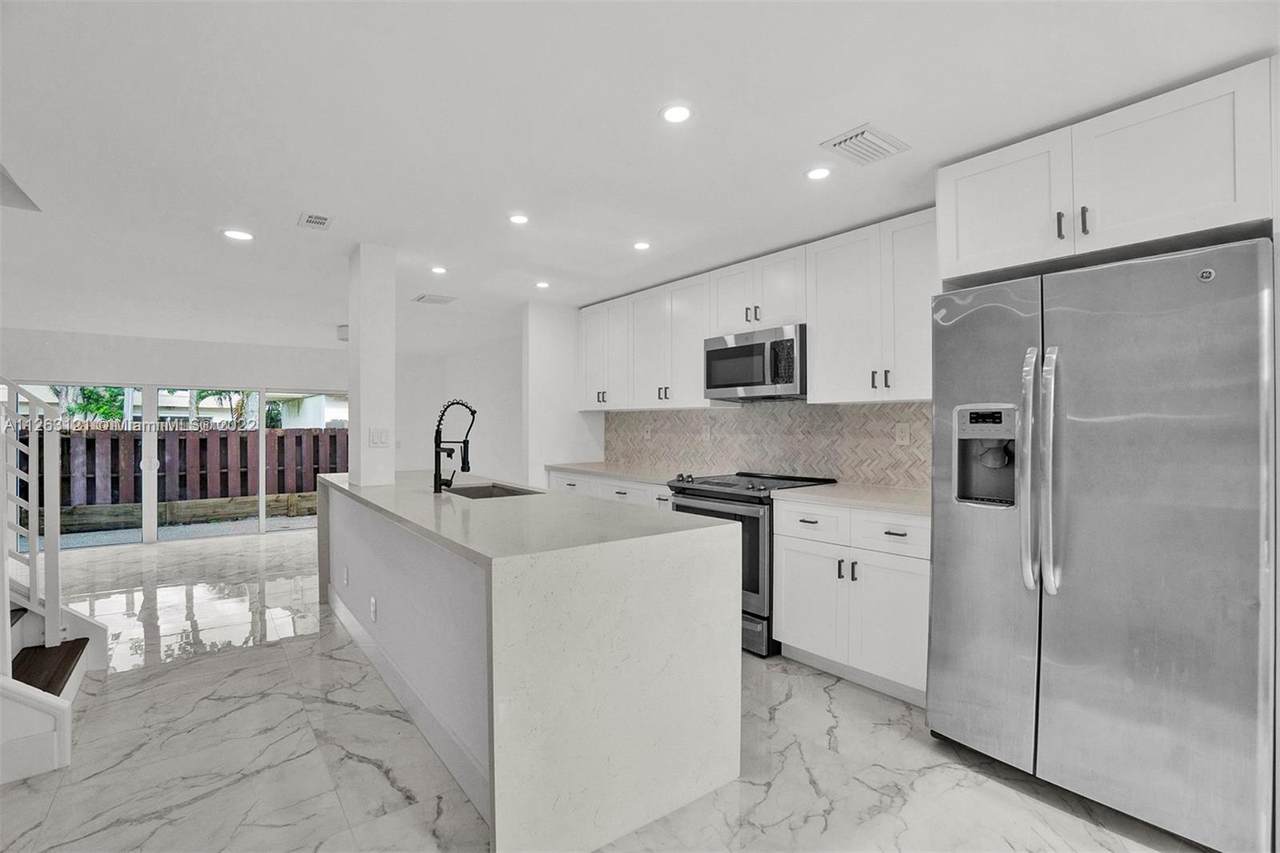 8202 8th Pl - Photo 1