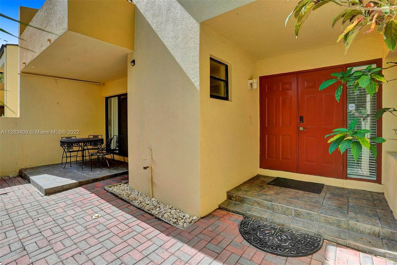 8525 9th Pl - Photo 1