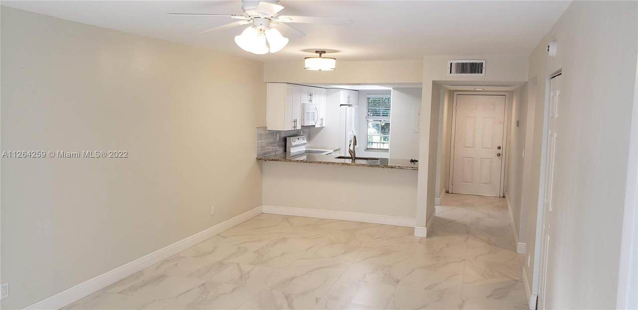 905 Southridge Rd - Photo 1