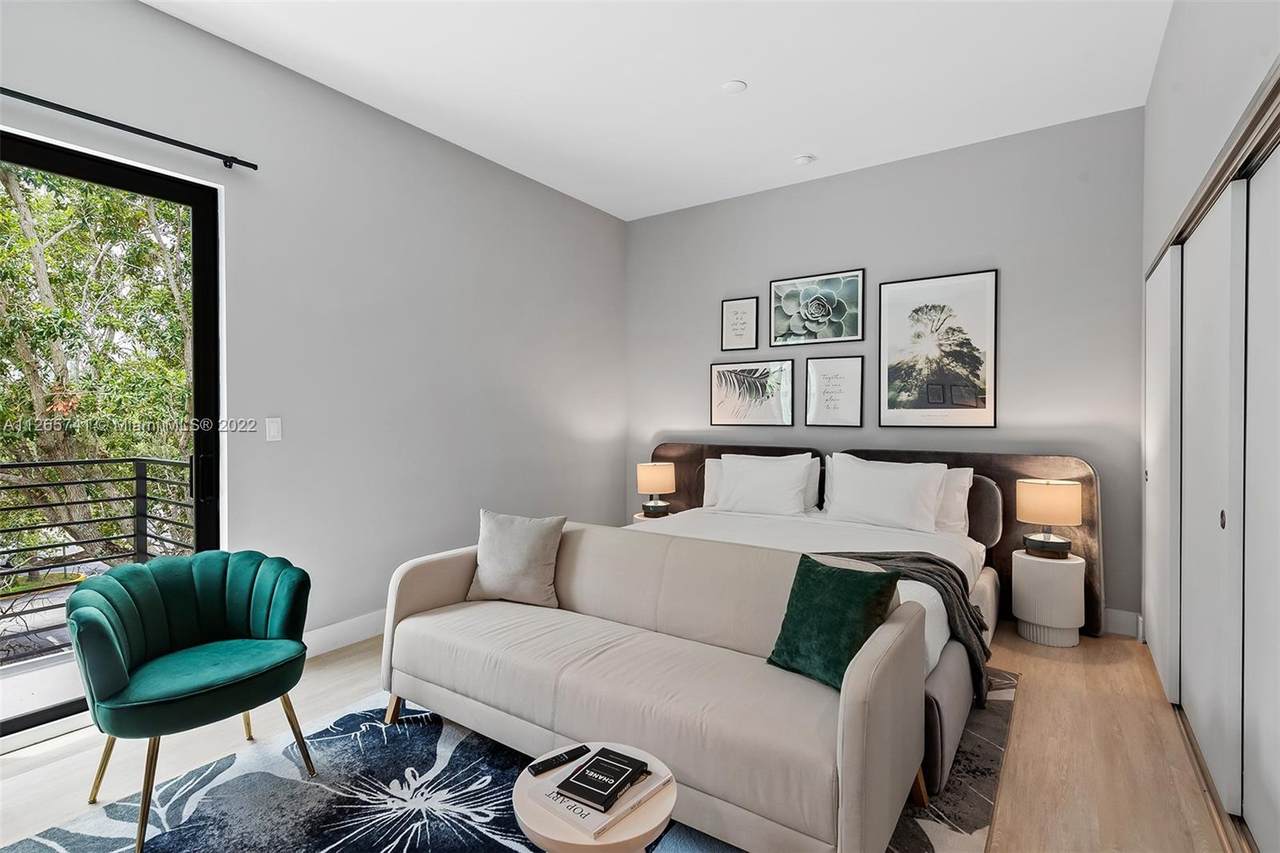 637 4th Ave - Photo 1