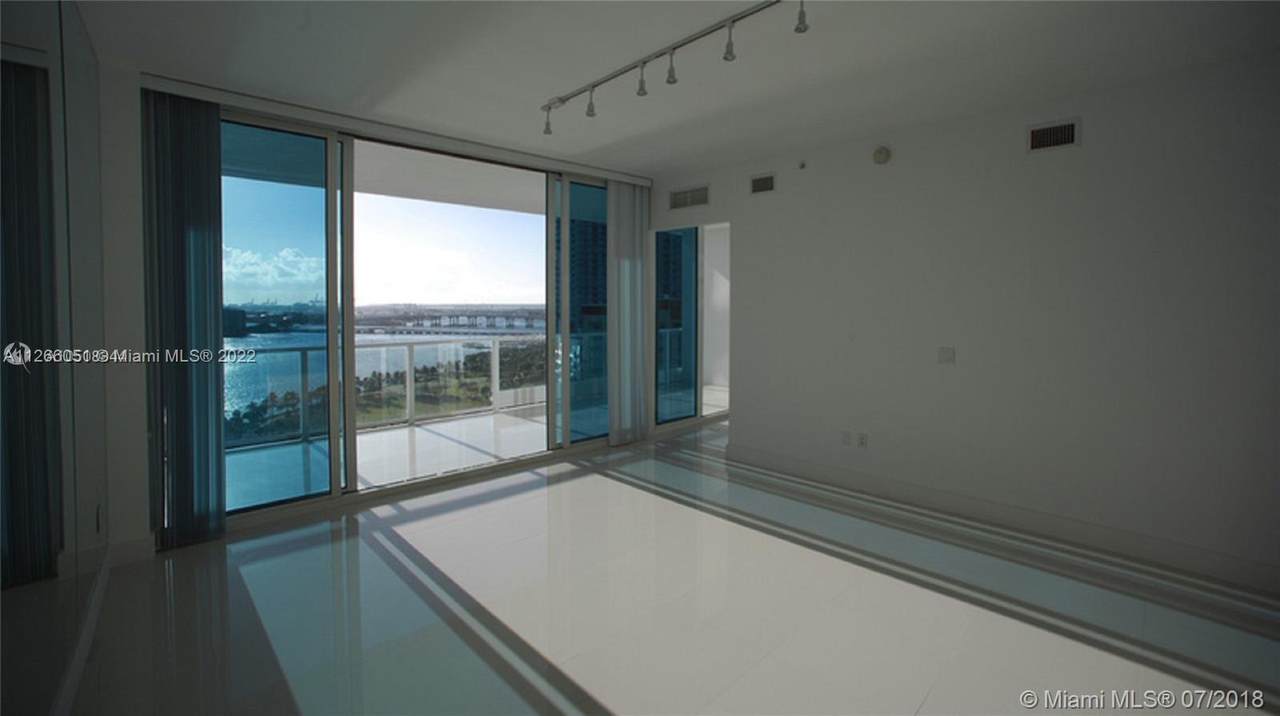 2020 Bayshore Dr - Photo 1