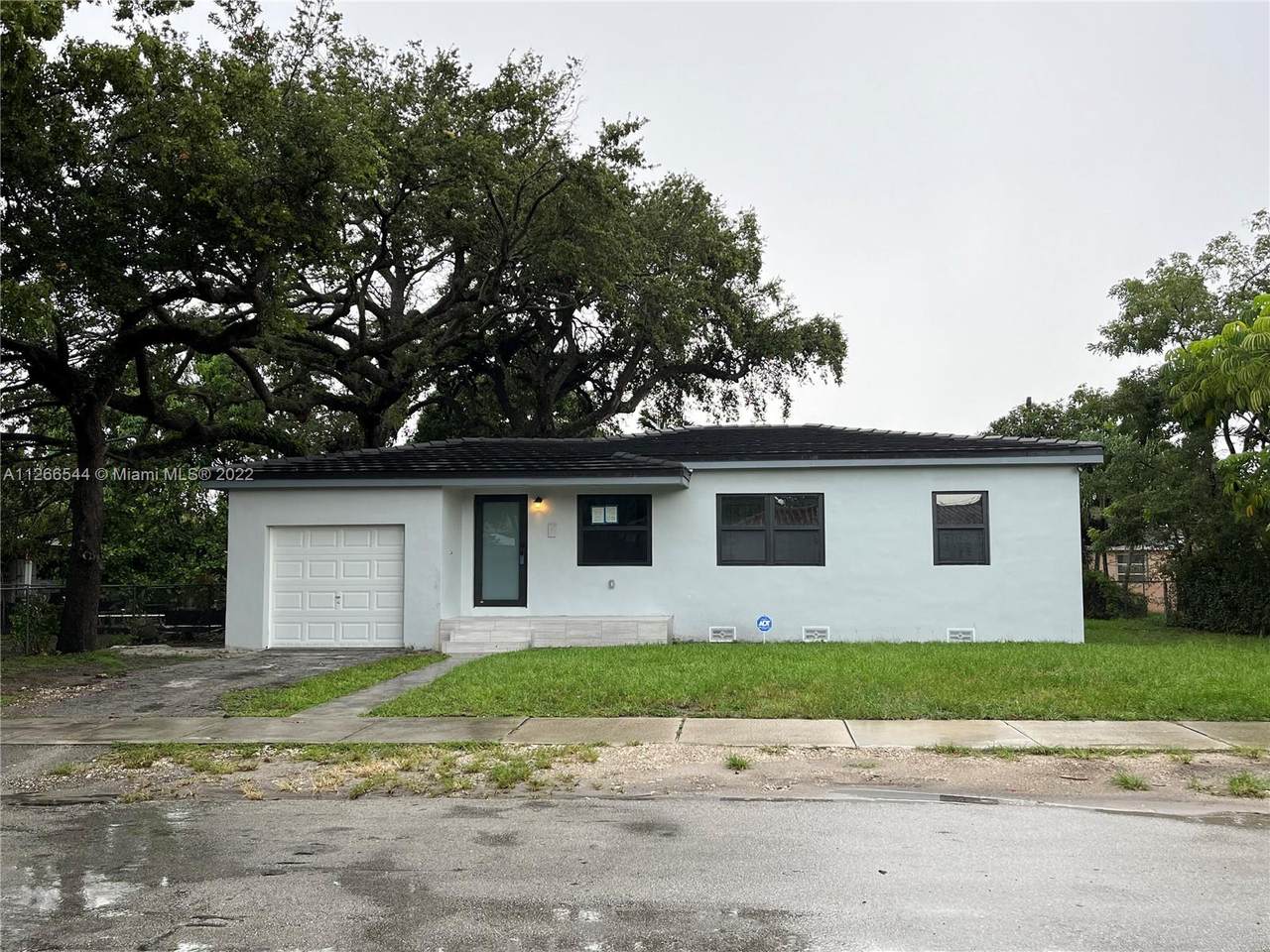 3271 9th St - Photo 1