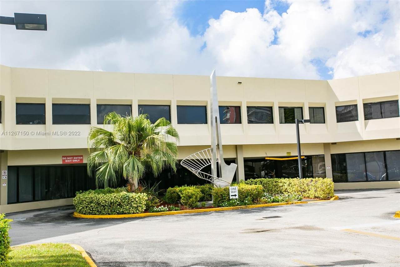 1380 Miami Gardens Dr - Photo 1