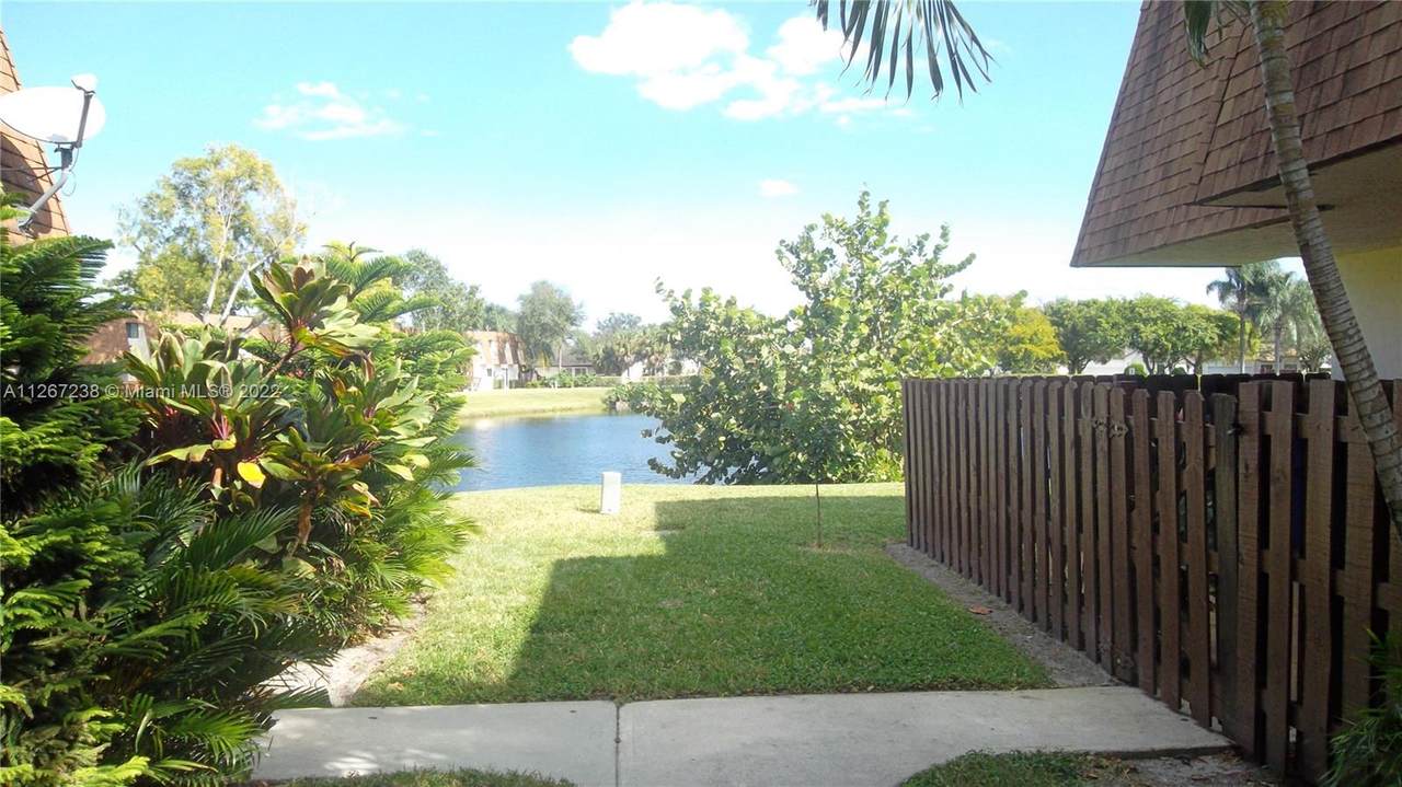 220 San Remo Blvd - Photo 1