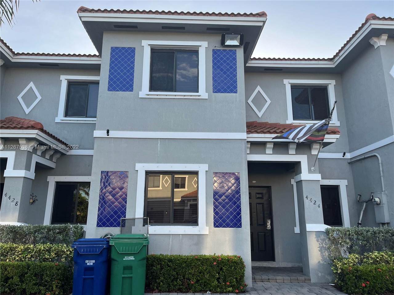 4424 163rd Ct - Photo 1