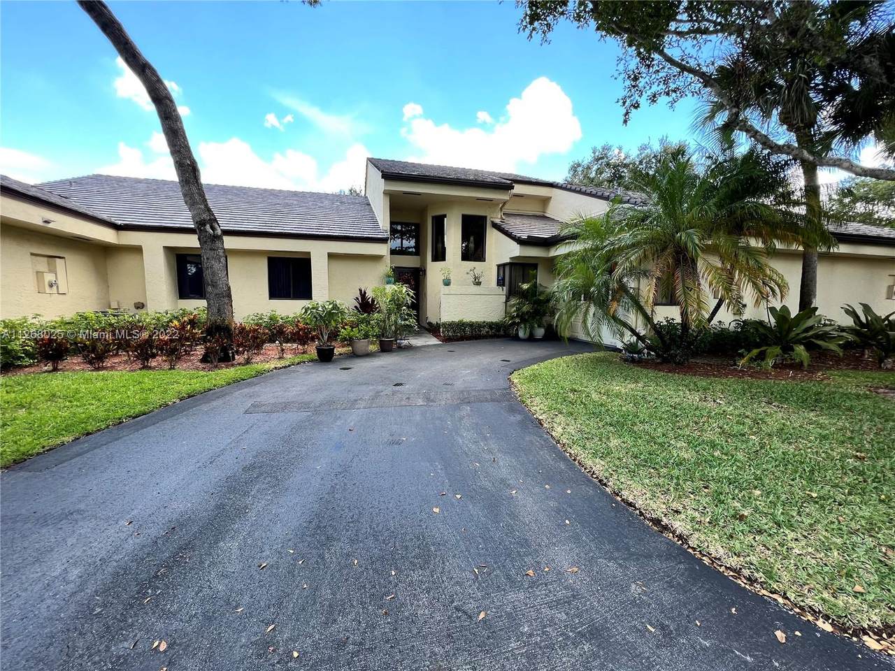 304 95th Ave - Photo 1