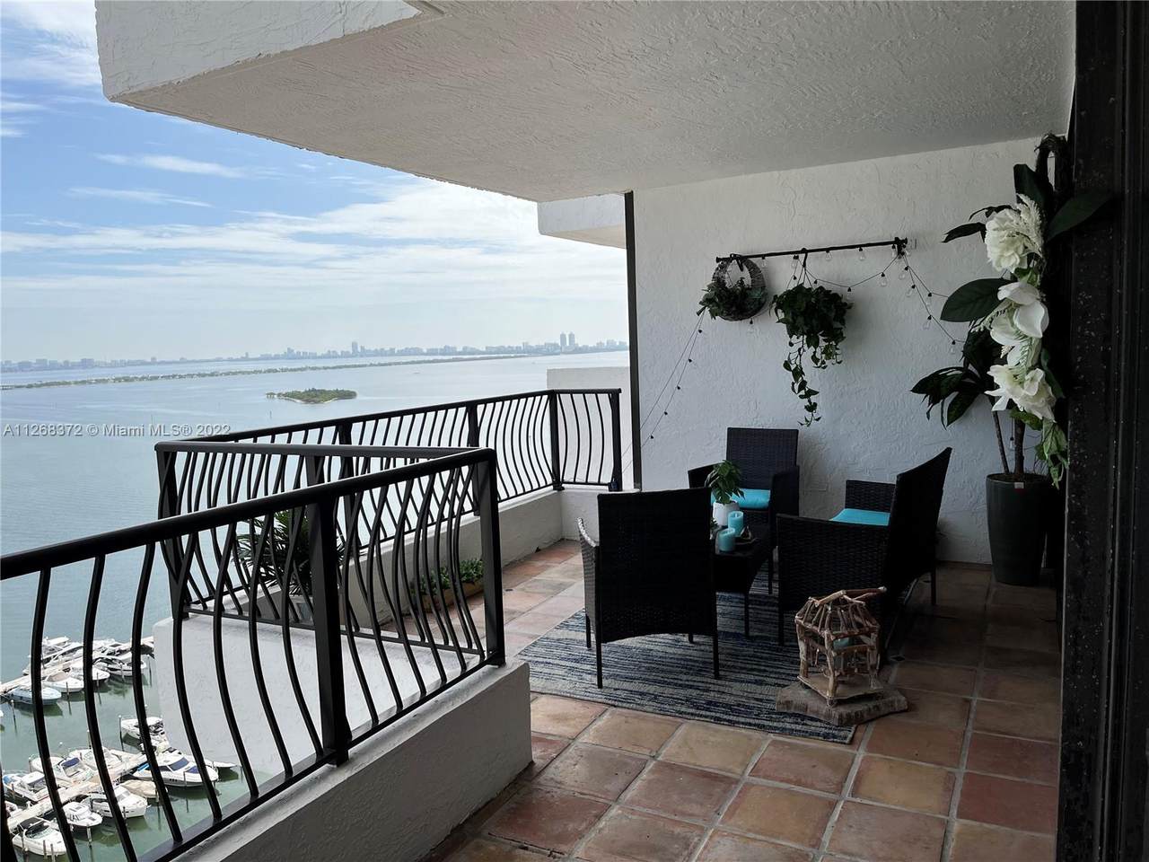 555 15th St - Photo 1