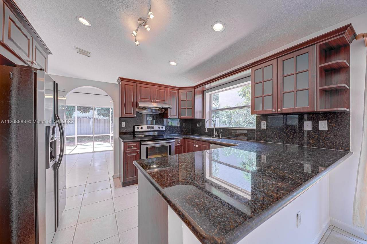 18113 19th St - Photo 1