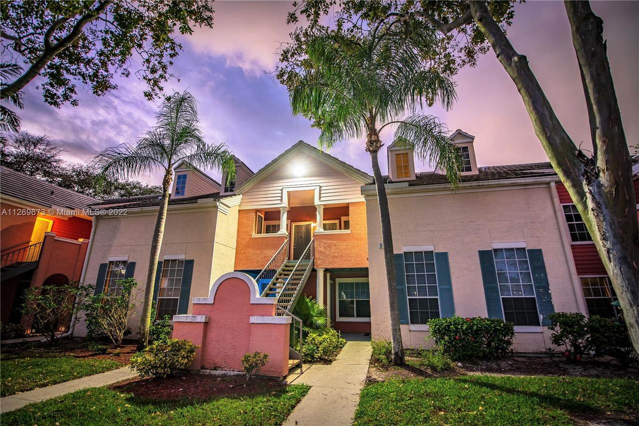 1011 Crystal Way - Photo 1