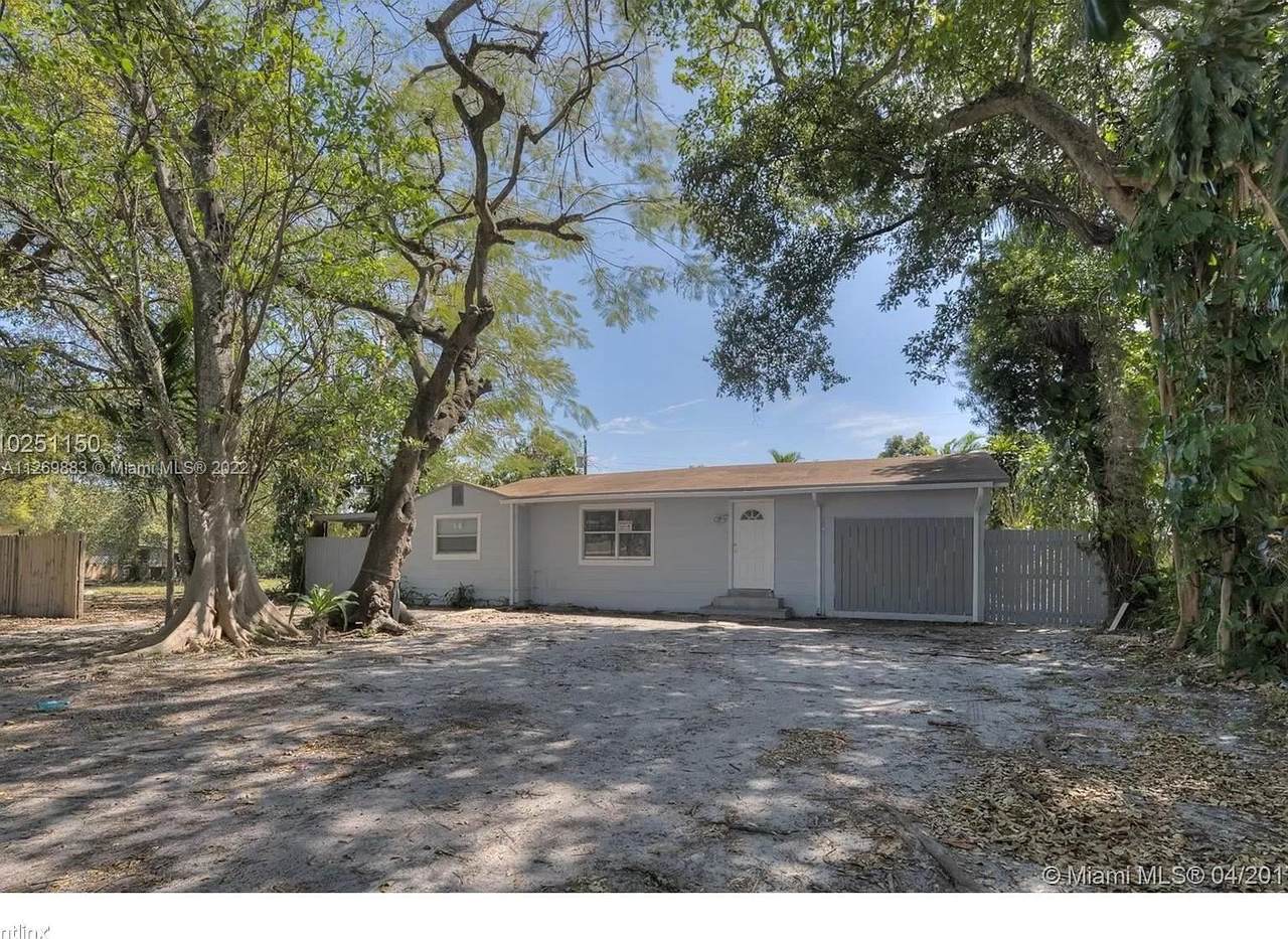 436 160th St - Photo 1