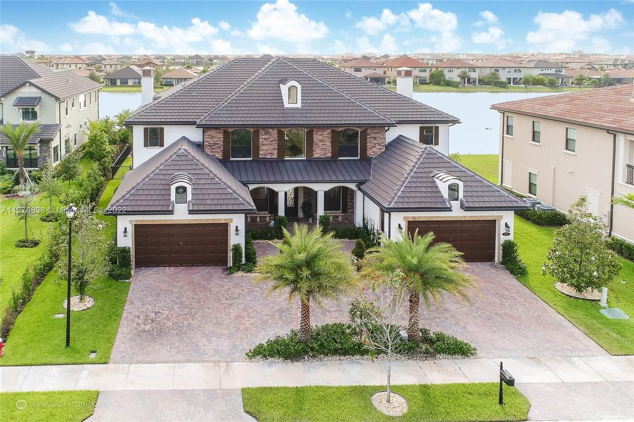 9015 Vista Way - Photo 1