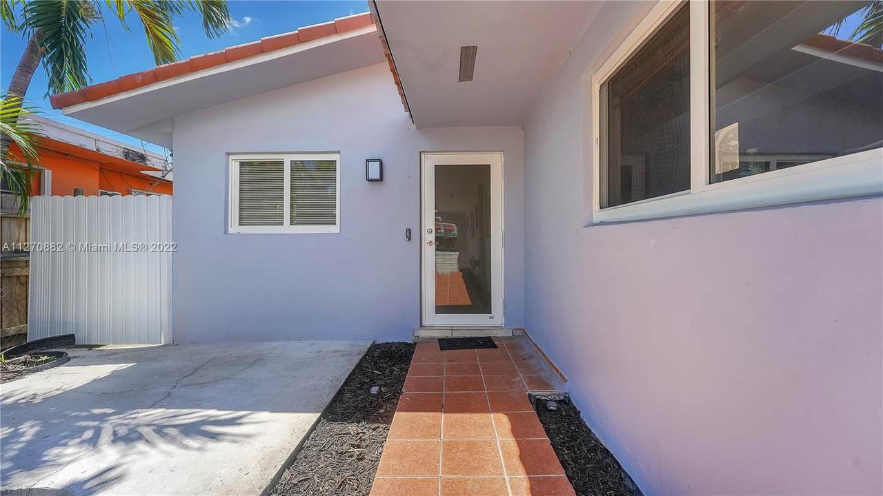 3264 7th St - Photo 1