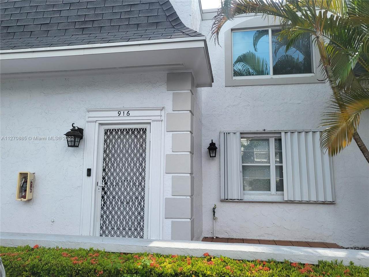 916 26th Ave - Photo 1