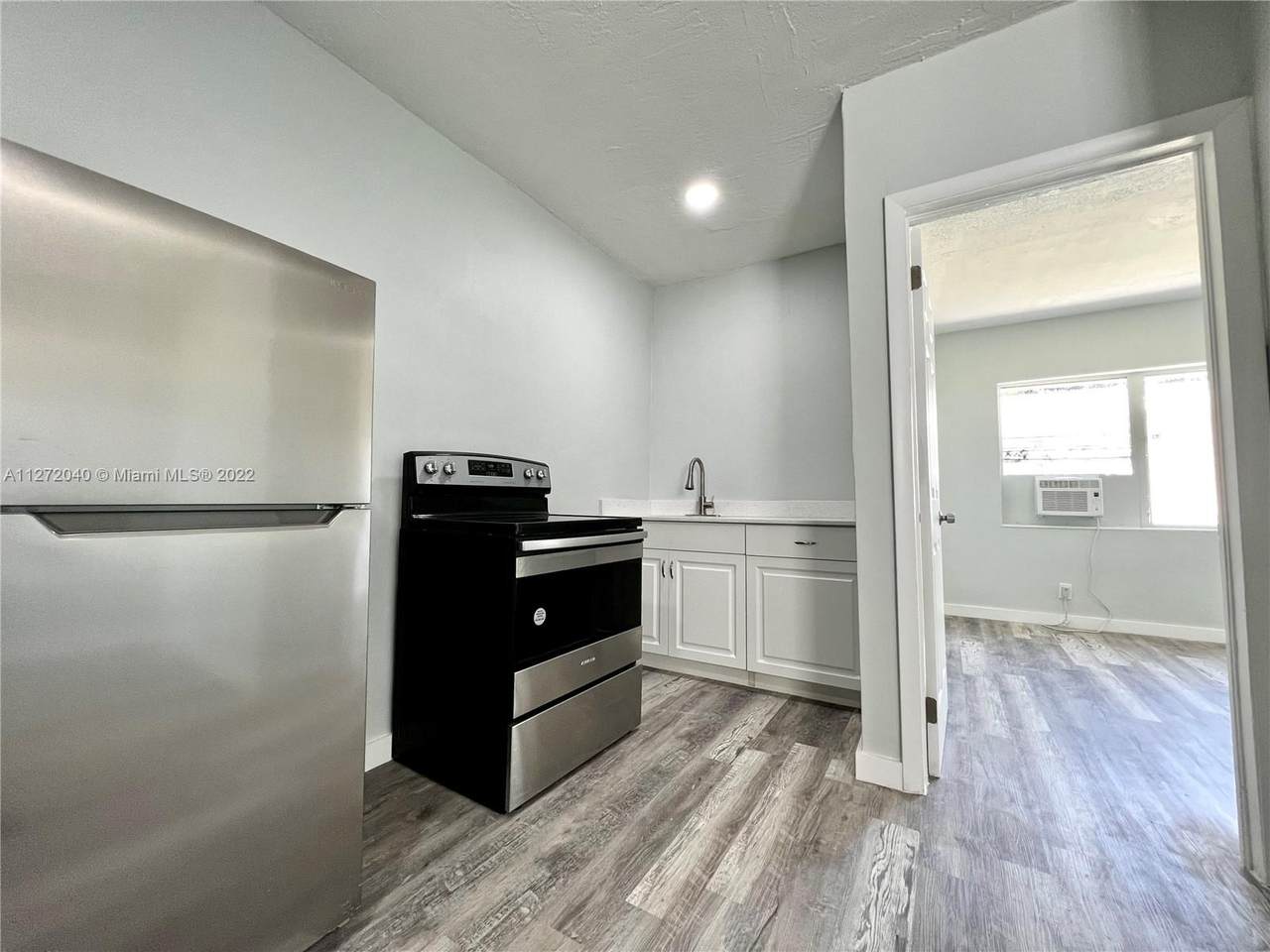 806 7th Ter - Photo 1