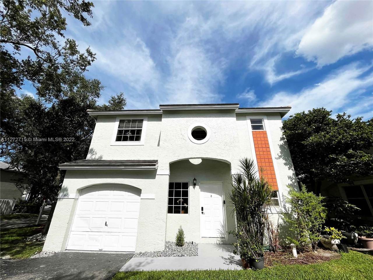 9832 9th Ct - Photo 1