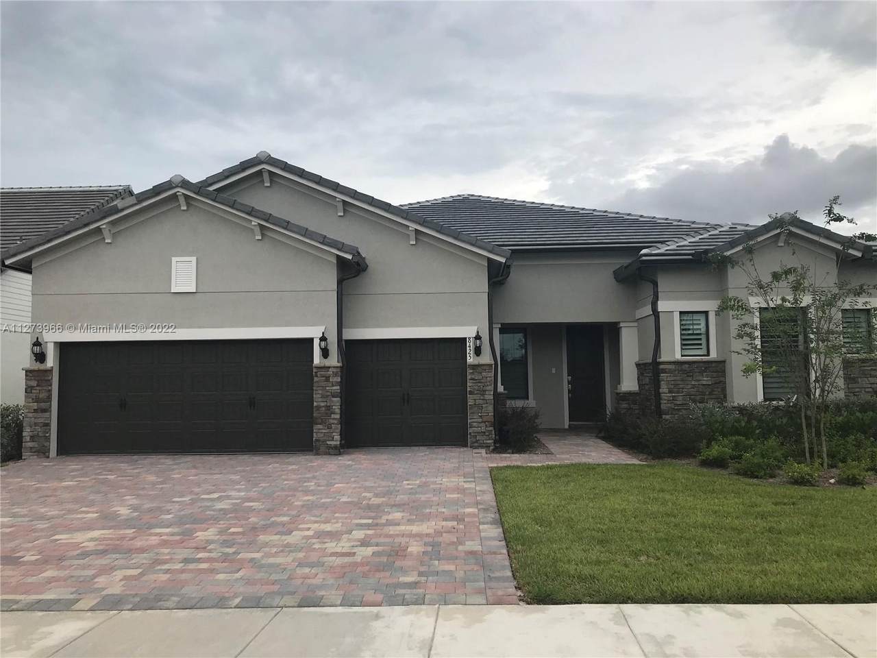 8425 Vaulting Dr - Photo 1