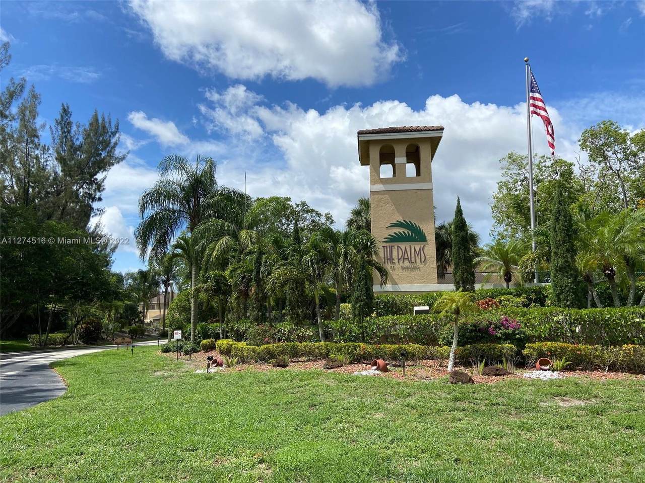 450 Palm Cir W - Photo 1