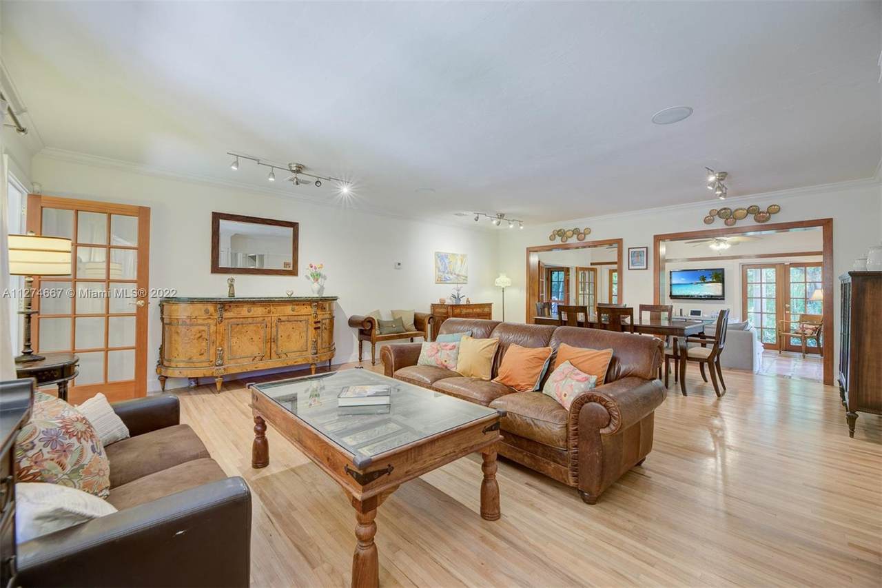 6609 65th St - Photo 1