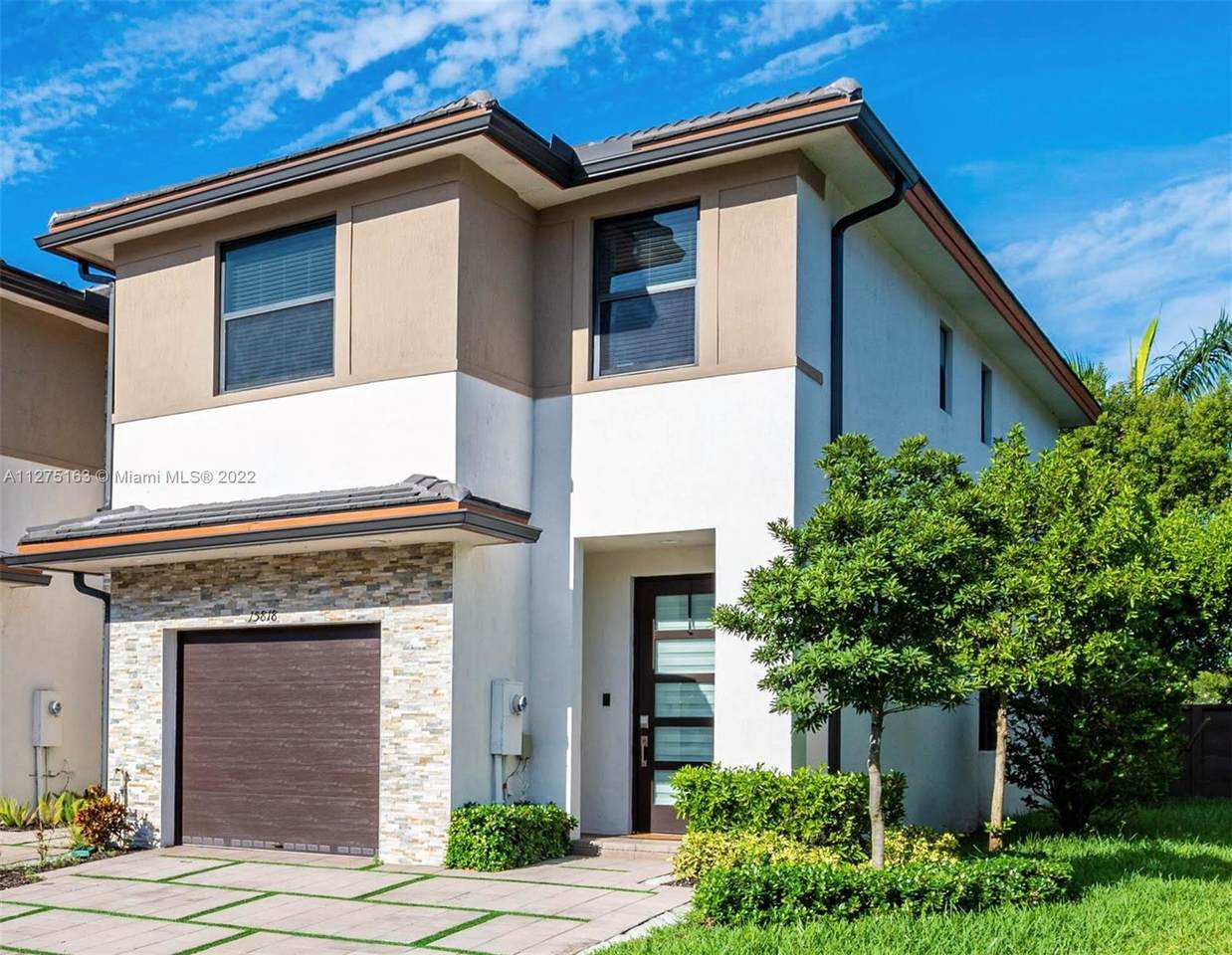 15818 91st Ct - Photo 1