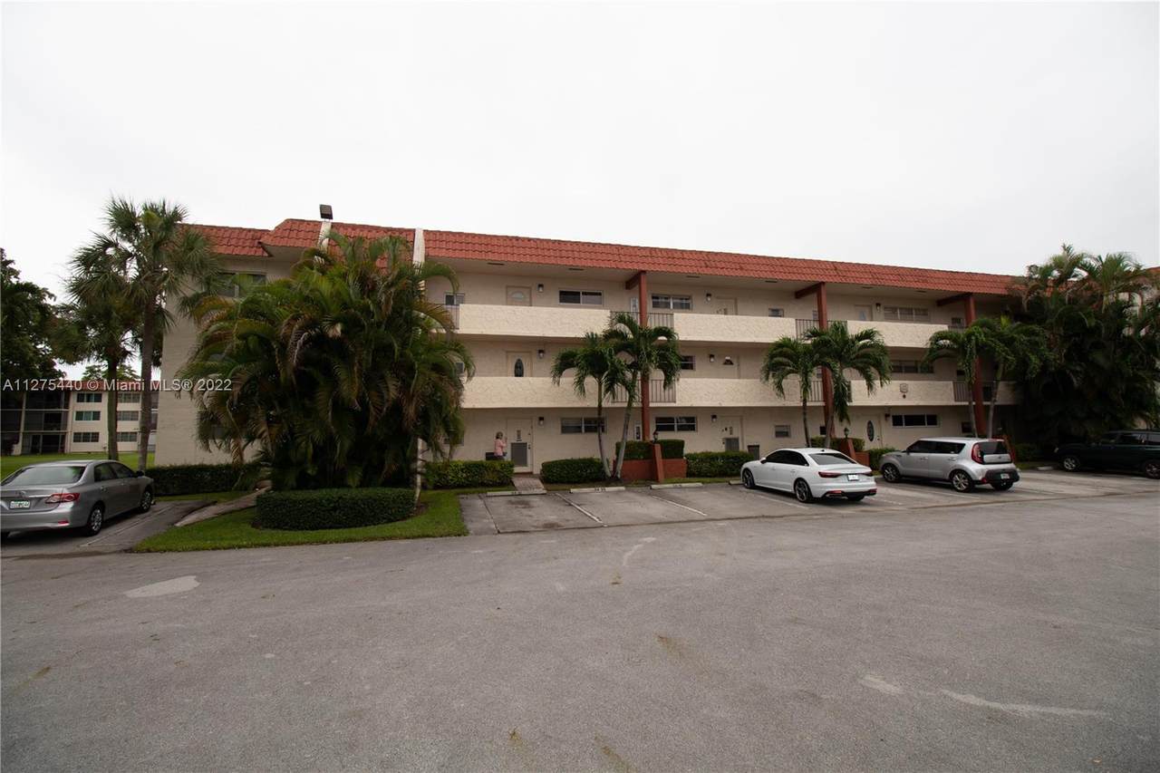 8962 Hollybrook Blvd - Photo 1