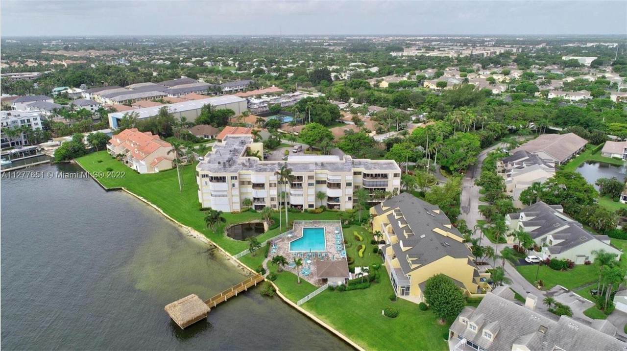 15 Lakeshore Dr - Photo 1
