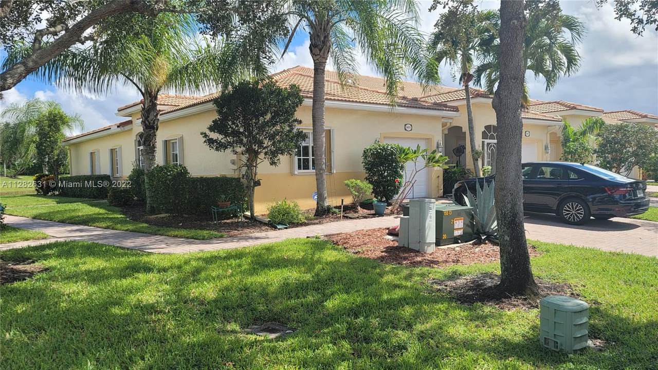 9875 Galleon Dr - Photo 1