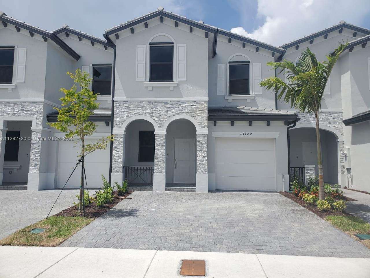 13407 287th St - Photo 1
