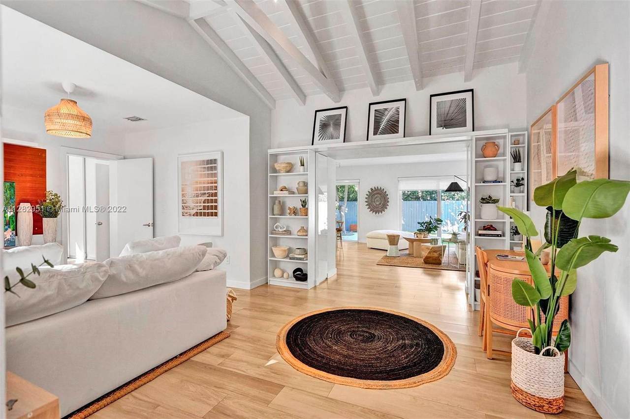 275 Mashta Dr - Photo 1