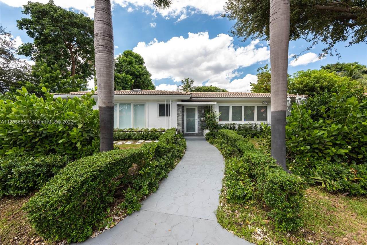 10618 10th Pl - Photo 1