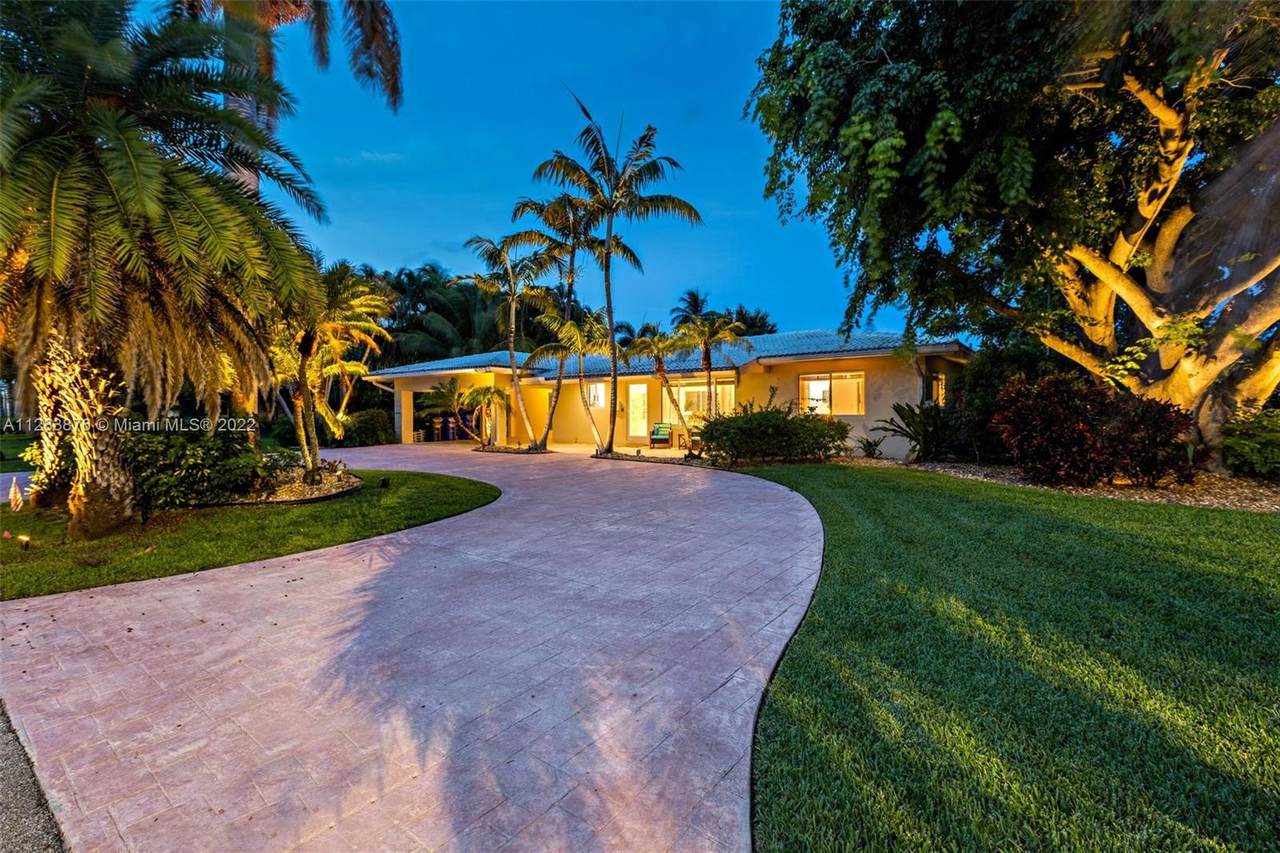 290 Tropic Dr - Photo 1