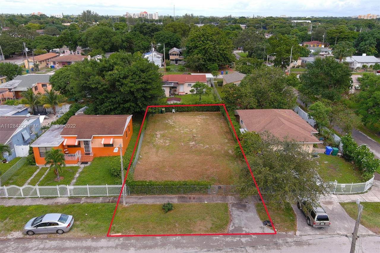 1355 42nd St - Photo 1