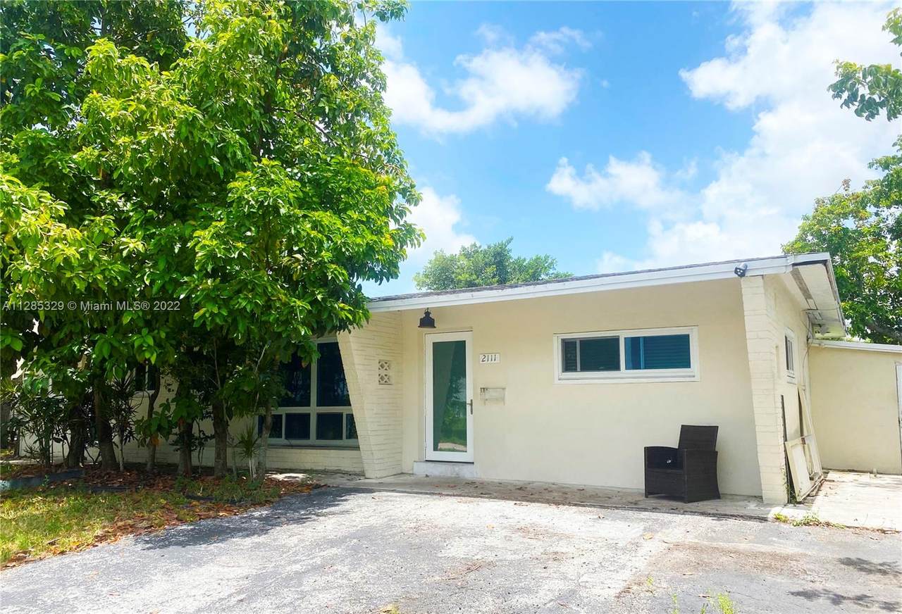 2111 46th Ct - Photo 1