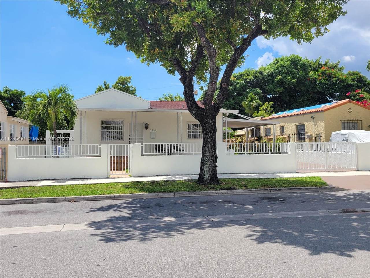 2252 10th St - Photo 1